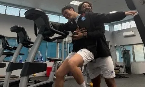 Văn Toàn, Xuân Son tái hiện cảnh kinh điển trong phim Titanic