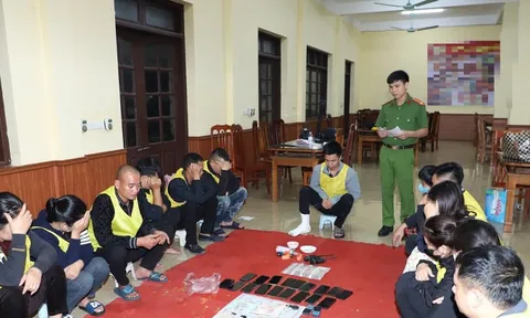 Đột kích sới bạc được tổ chức tinh vi, bắt giữ 21 đối tượng
