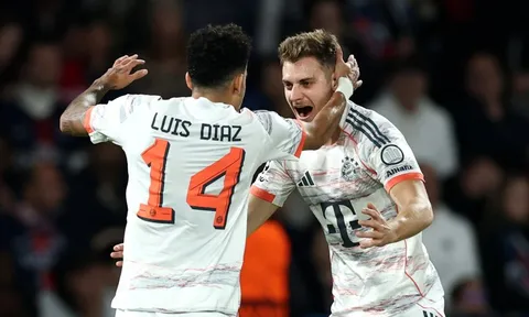 Bayern đánh bại PSG với 10 người