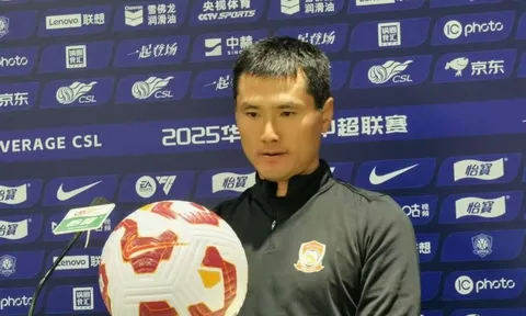HLV mới của tuyển Trung Quốc gây tranh cãi