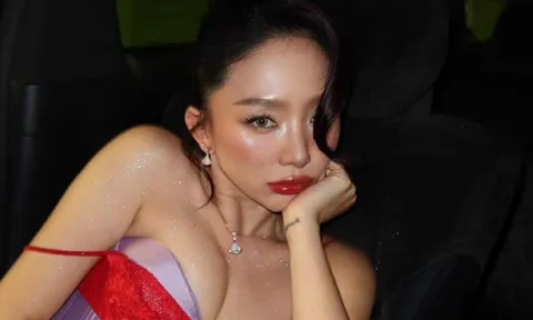 'Khó thở' trước loạt ảnh hở bạo của Tóc Tiên