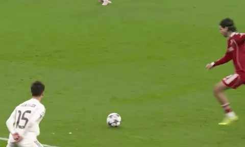 Quyết định gây phẫn nộ trong ngày Real Madrid bại trận