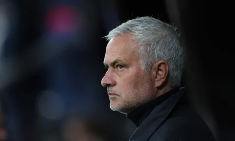 Mourinho kiếm bộn tiền nếu bị sa thải