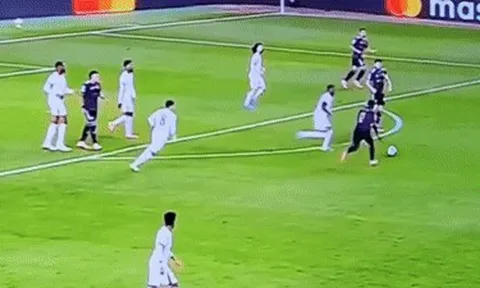 Pha xử lý gây sốt của Caicedo