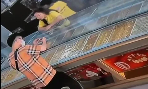 Bắt giữ 2 thanh niên cướp tiệm vàng ở TP.HCM