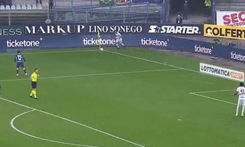 Pha bóng 'triệu view' ngỡ như trong sách giáo khoa