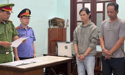 Bắt tạm giam 2 đối tượng hành hung tài xế công nghệ, khiến nạn nhân gãy mũi và chấn động não