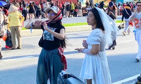 Fan G-Dragon mặc đồ y hệt cô dâu, có người hoá thân luôn thành thần tượng