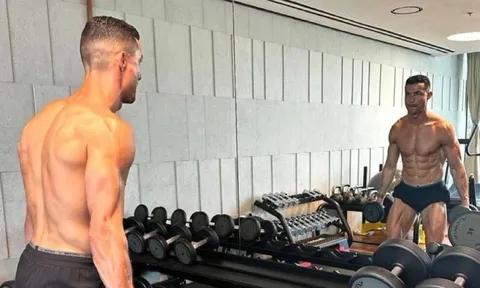 Cơ bắp kinh ngạc của Ronaldo