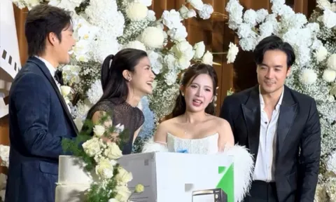 Nữ diễn viên Vbiz được vợ chồng Đình Tú tặng quà 'khủng' khi đi ăn cưới