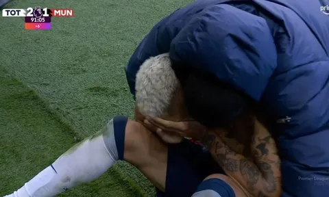 Richarlison khóc khi phá lưới MU