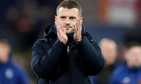 HLV Wilshere thăng hoa