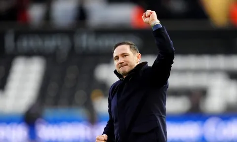 HLV Lampard khiến cả nước Anh thán phục