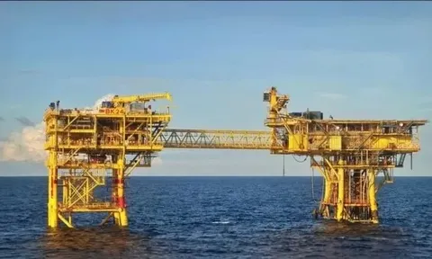 Petrovietnam và Vietsovpetro khánh thành giàn đầu giếng BK-24 mỏ Bạch Hổ