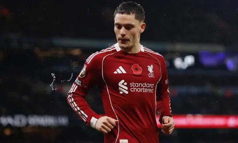 Liverpool khủng hoảng, bị gạch khỏi cuộc đua vô địch