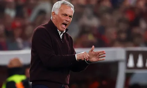 Mourinho ôm hận bởi bàn thua phút 90+1