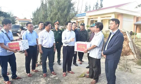 Phó Thủ tướng Mai Văn Chính thăm hỏi, động viên người dân bị thiệt hại do bão số 13 tại Đắk Lắk