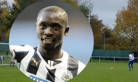 Một phút tệ hại nhất sự nghiệp Papiss Cisse