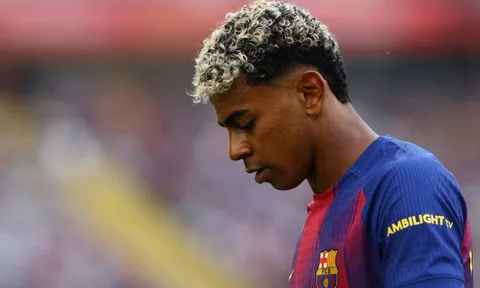 Yamal gây sốc cho HLV tuyển Tây Ban Nha