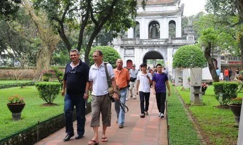 Hơn 1,7 triệu lượt khách quốc tế đến Việt Nam trong tháng 10/2025