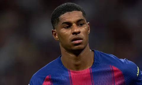 Tranh cãi vụ Barcelona mua Rashford
