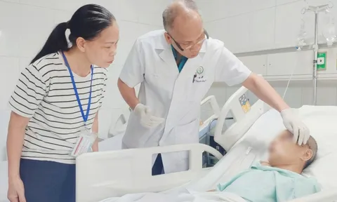 Người đàn ông vỡ nát mặt sau cú ngã trong thang máy 1