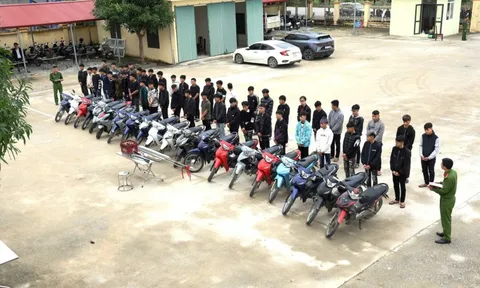 70 thanh niên mang hung khí đi giải quyết mâu thuẫn khiến 5 người nhập viện