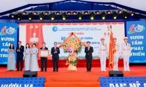 Trường Cao đẳng Điện tử - Điện lạnh Hà Nội nhận Huân chương Lao động hạng Ba