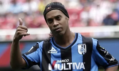 Ronaldinho từng gây choáng với độ 'ăn chơi' ở Mexico