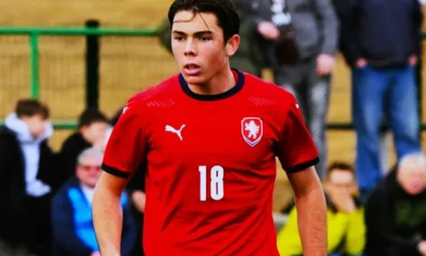 Con trai Buffon gây sốt