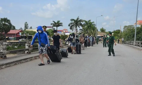 Cạm bẫy nơi xứ người và nước mắt ngày trở về