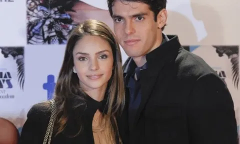 Kaka từng cầu xin vợ cũ đừng ly dị