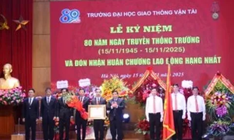 Trường Đại học Giao thông vận tải đón nhận Huân chương Lao động hạng Nhất