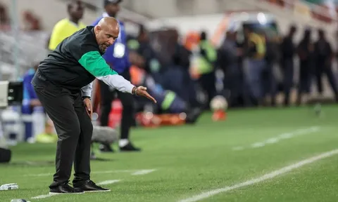 HLV Nigeria tố đối thủ dùng chiêu hắc ám