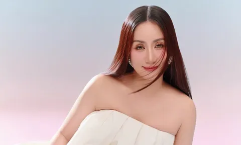 Khánh Thi hiếm hoi diện váy trễ vai, khoe nhan sắc gợi cảm ở tuổi 43