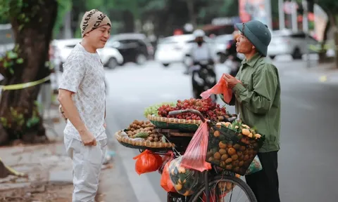 Cuộc sống tuổi 55 của nam nghệ sĩ gà trống nuôi con, gần 20 năm trốn nợ, con trai vướng vòng lao lý