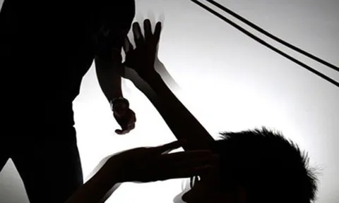 Xử lý nam thiếu niên 15 tuổi dùng hung khí dọa đánh cha dượng