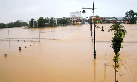 Tạm cấm phương tiện thuỷ trên sông Hương