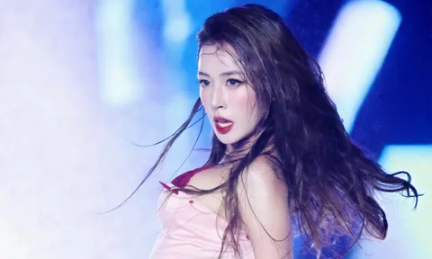 Chi Pu tung ảnh ướt nát nét căng, phô trọn đường cong quyến rũ