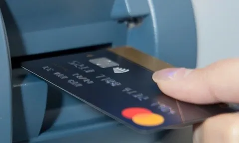 Thông tin quan trọng chủ thẻ tín dụng nên biết trước khi quá muộn