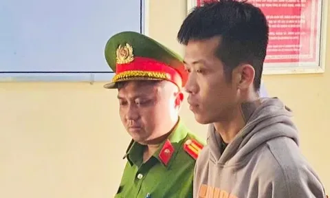 Say rượu đi tiểu trước nhà người khác, nam thanh niên bị đâm trọng thương