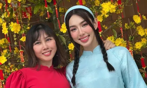 Khoảnh khắc mẹ Hoa hậu Thuỳ Tiên lặng lẽ đến phiên toà xét xử con gái sáng nay