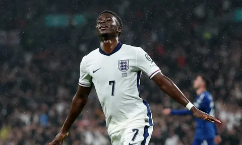 Saka kiếm bộn tiền trong hợp đồng mới