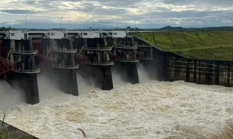 Nhà máy thủy điện trên sông Sêrêpốk thông báo khẩn xả tràn đến vùng hạ du