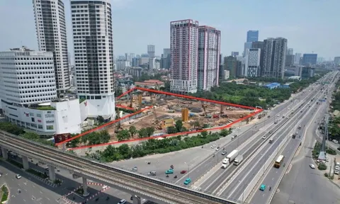 Một công ty muốn rời sàn chứng khoán sau khi bán đất vàng 3 mặt tiền cho Sun Group thu về 5.800 tỷ đồng