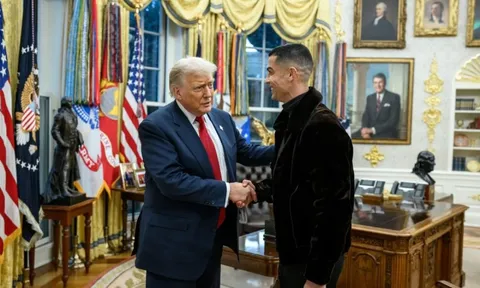 Tổng thống Mỹ gặp Ronaldo là 'anh hùng trọng anh hùng'