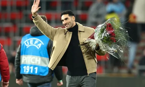 Diện mạo khác lạ của Fellaini