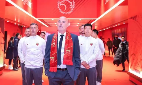 HLV Australia đi vào lịch sử khi vô địch Trung Quốc