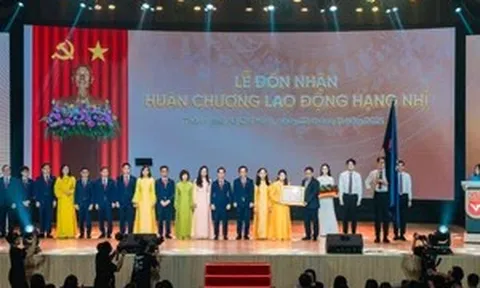 Trường ĐH Văn Lang kỷ niệm 30 năm thành lập, nhận Huân chương Lao động hạng Nhì