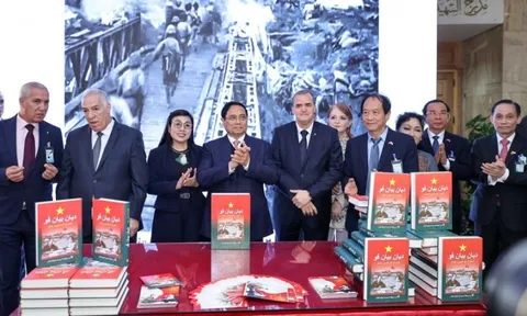 Thủ tướng dự lễ ra mắt cuốn sách 'Điện Biên Phủ' của Đại tướng Võ Nguyên Giáp bằng tiếng Arab